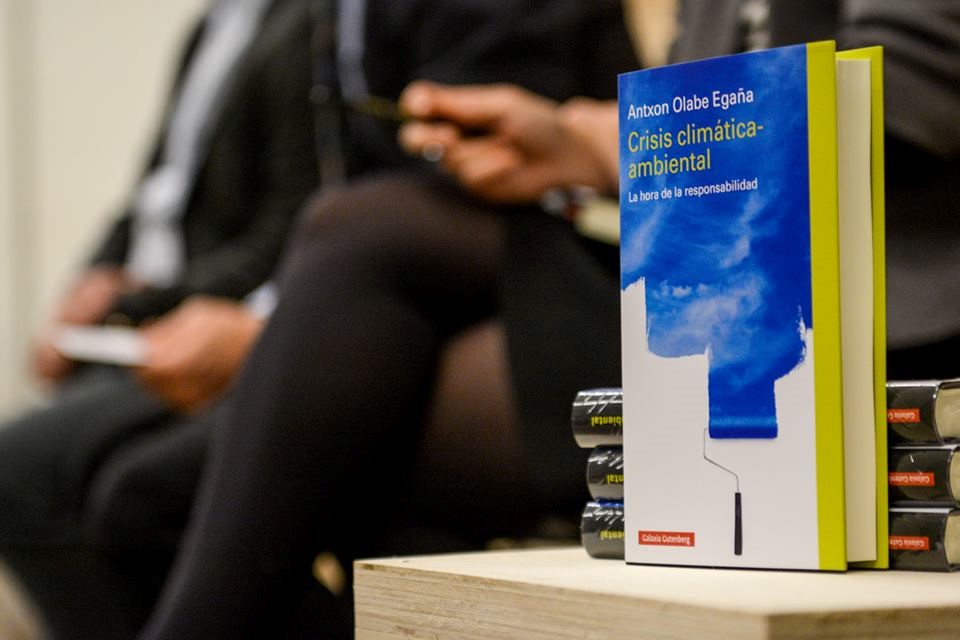 Presentación libro Crisis Mediática Ambiental - Antxon Olabe - Tabakalera - San Sebastián 2016