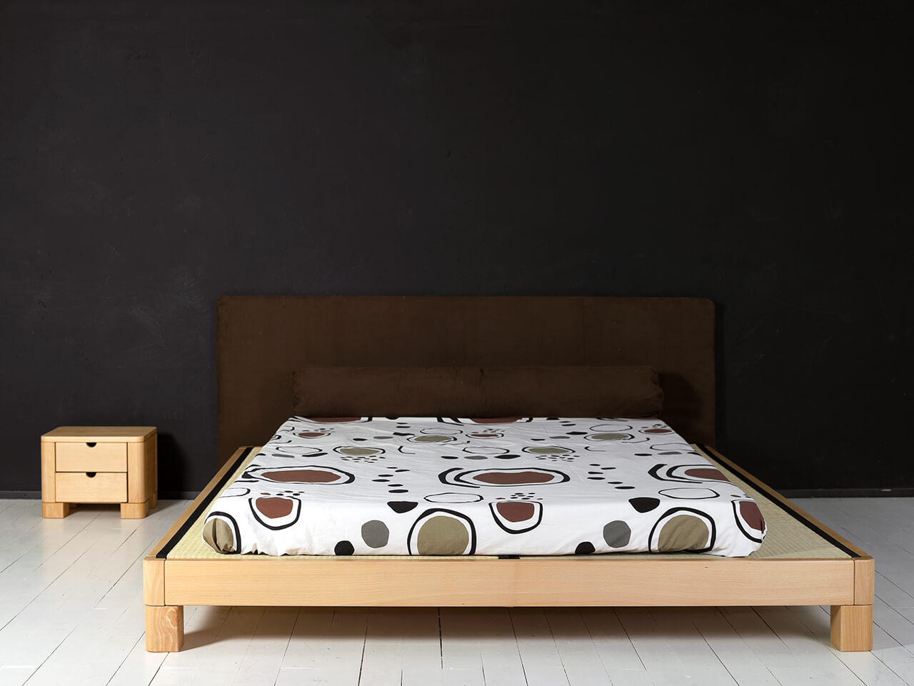 Cama Ocean de 180cm. con cabecero de cocolátex de 5cm de grosor y cojín cilíndrico. Cama Ocean de 180cm. con cabecero de cocolátex de 5cm de grosor y cojín cilíndrico.