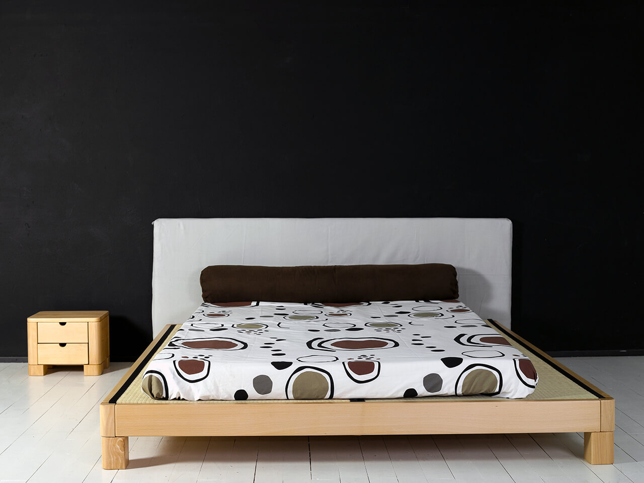 Cama Ocean de 180cm. con cabecero de cocolátex de 5cm de grosor y cojín cilíndrico. Cama Ocean de 180cm. con cabecero de cocolátex de 5cm de grosor y cojín cilíndrico.