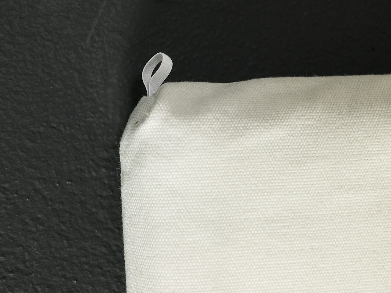 Cama Ocean detalle goma de sujeción del cabecero protector aislante coco-látex. Cama Ocean detalle goma de sujeción del cabecero protector aislante coco-látex.