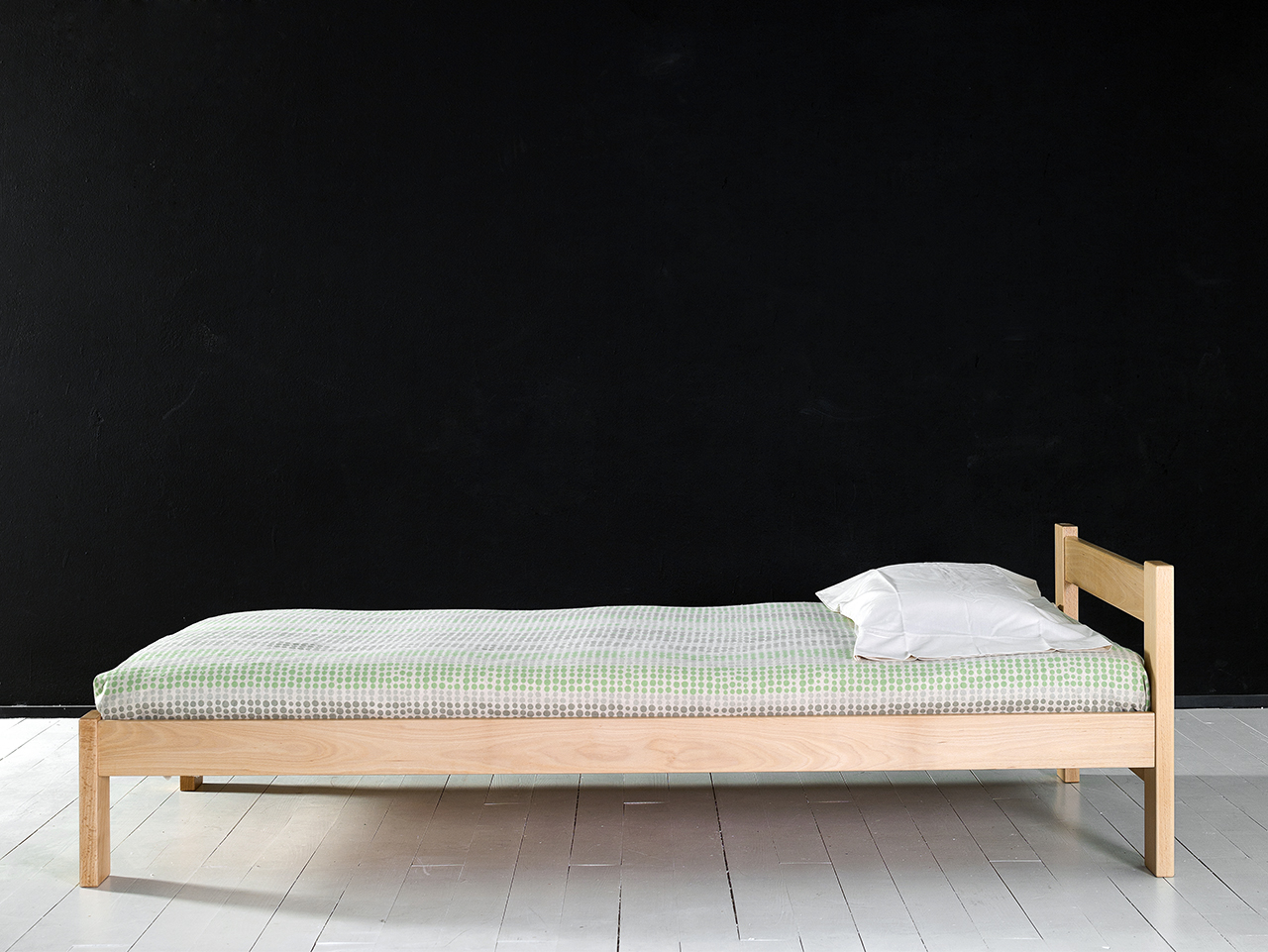 Litera individual con cabezal de 057cm de altura, este cabezal también se puede utilizar en la cama alta. No sirve como cabezal base de Litera ya que no se le pueden añadir otras piezas. Litera individual con cabezal de 057cm de altura, este cabezal también se puede utilizar en la cama alta. No sirve como cabezal base de Litera ya que no se le pueden añadir otras piezas.