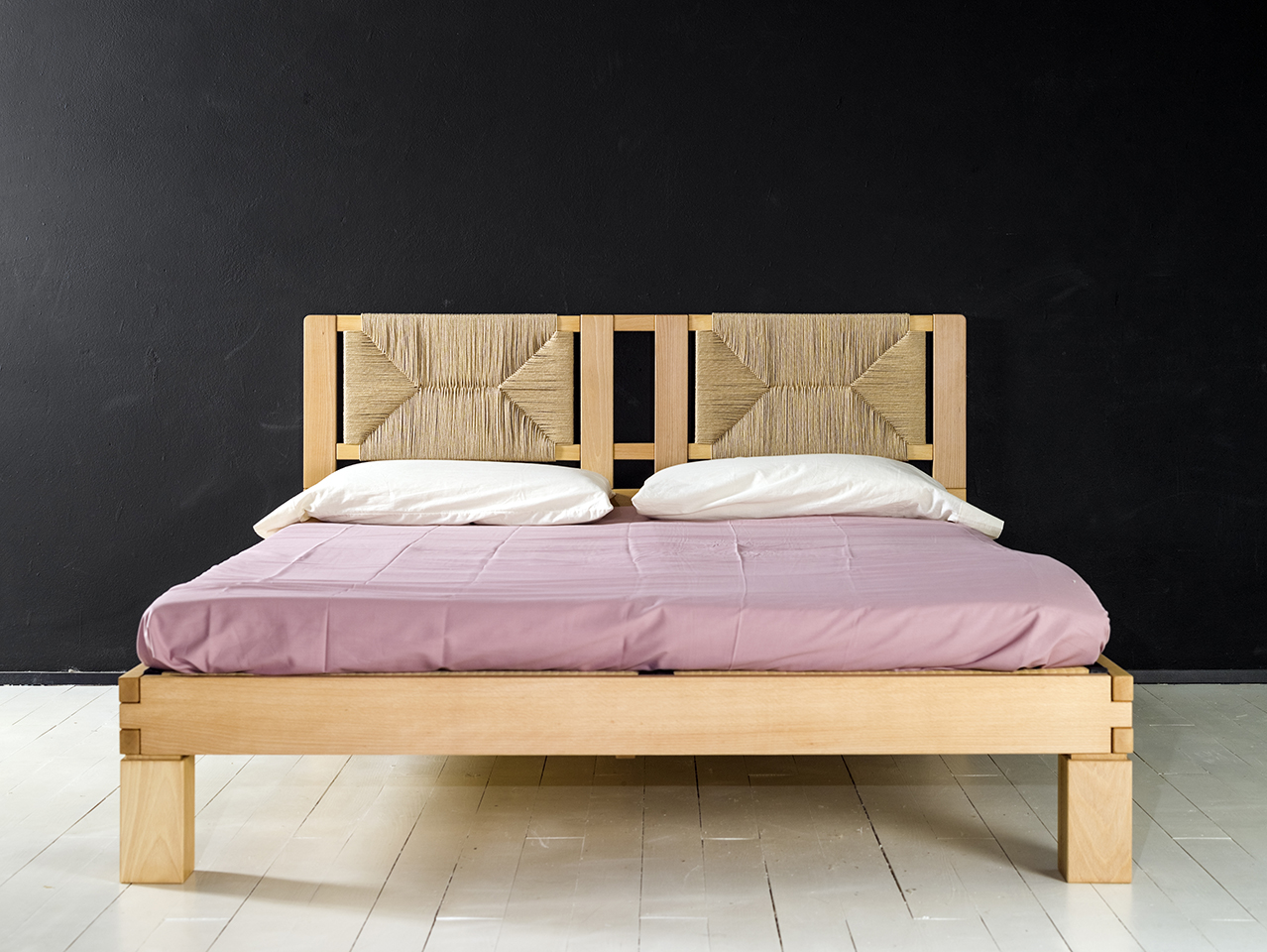 Cabezal de pared en cuerda Danesa Enea y madera de haya maciza con cama Ombu de 150cm. de ancho. Cabezal de pared en cuerda Danesa Enea y madera de haya maciza con cama Ombu de 150cm. de ancho.