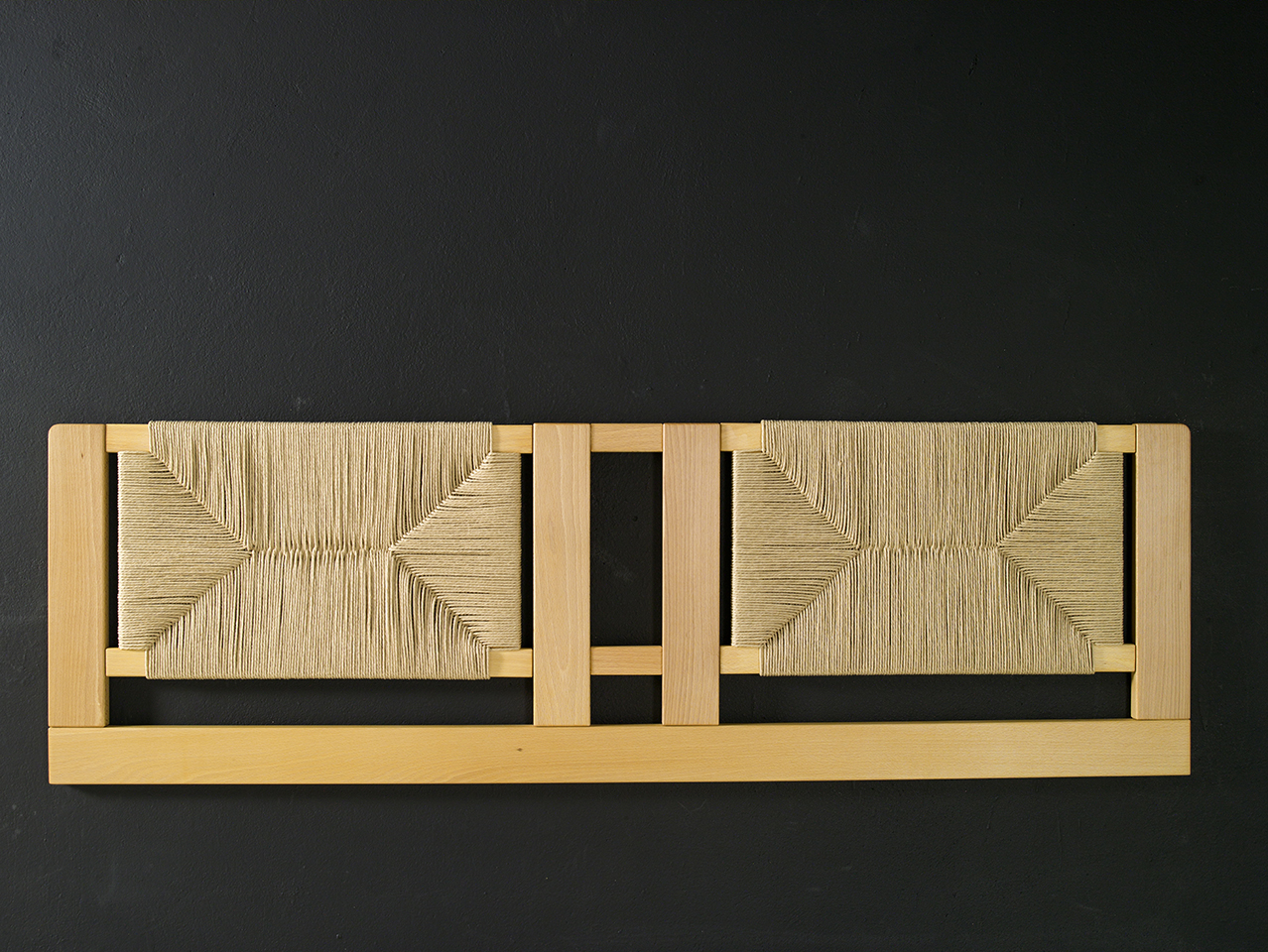 Cabezal de pared en cuerda Danesa Enea y madera de haya maciza para camas de 150 y 160cm. de ancho. Cabezal de pared en cuerda Danesa Enea y madera de haya maciza para camas de 150 y 160cm. de ancho.